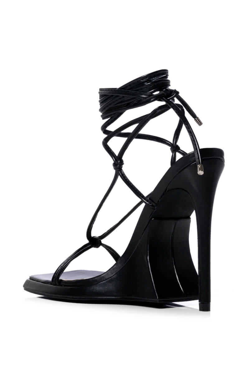 AZALEA WANG IMPULSIVE CHUNKY PUMP IN BLACK